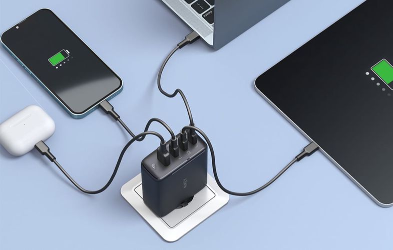 Wall charger Aukey PA-B7S, 1xUSB-A, 3xUSB-C, 100W GaN (black), Aukey PA-B7S Black