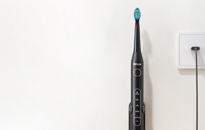 Sonic toothbrush with tips set and travel case D2 (black), Bitvae D2 Black
