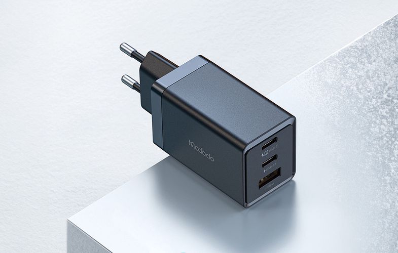 Mcdodo CH-1544 GaN wall charger, 2x USB-C, 1x USB, 67W + USB-C to USB-C cable (black), Mcdodo CH-1544