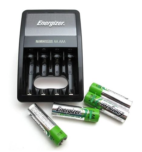 Зарядное устройство Energizer Maxi + 4 х HR6/AA 2000 мАч CHVCM4-EU+4xAA2000mA 7638900321401