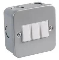 METALCLAD LIGHT SWITCH 3-GANG, 2-WAY 9004
