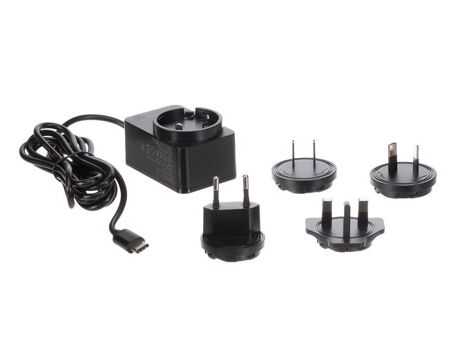 UNIVERSAL CHARGER WITH TYPE C USB CONNECTOR - 5 VDC - 3 A with 4 TRAVEL PLUGS - 15 W max. PSS6EUSB41BT 5410329711856