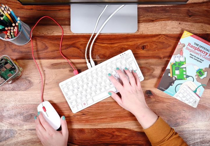 Mini kompiuteris RPI400 komplektas su pele, maitinimo šaltiniu, HDMI kabeliu RPI400-Kit-EU 0728886755127