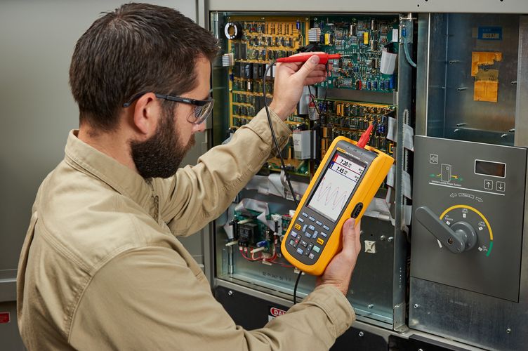 Industrial ScopeMeter + SCC 40MHZ, INT, Fluke FLUKE-125B/INT/S 0095969815185; 0095969815185