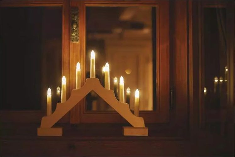 Ziemassvētku rotājums "SVECES" 2xAA, 29cm, 7x LED, silti baltas, koka,  ar taimeri, EMOS DCAW11 8592920098417