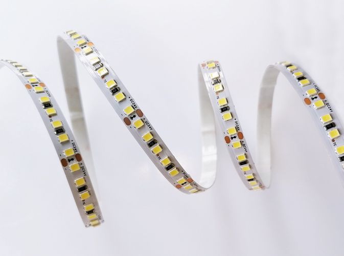 LED lente 24V 9.6W/m nehermētiska IP20 silti balta 3000K 168LED/m, SAMSUNG SMD, 120lm/W, PLUS AKTO HM-2835-168-96WWm24