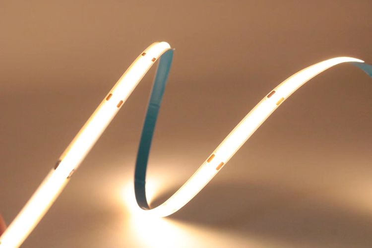 LED lente 24Vdc, 14W/m, COB 528LED/m, 1350lm, silti balta 3000K, IP20, 180°, LEMLUX HM-COB528-WW24V