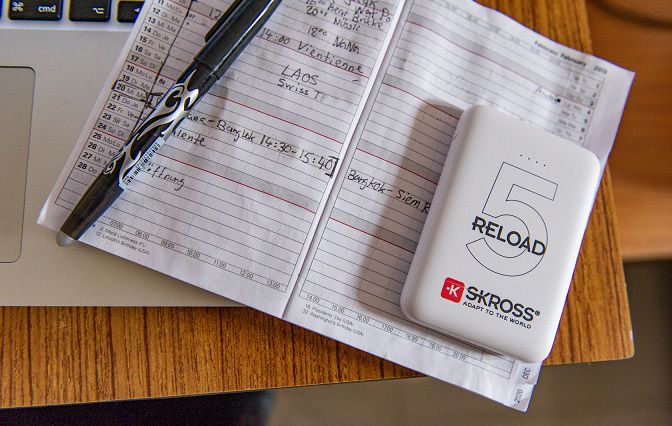 Ārējais akumulators LiPo (PowerBank) 2xUSB 5000mAh 12W balts ar microUSB kabelis SKROSS RELOAD5 7640166322092