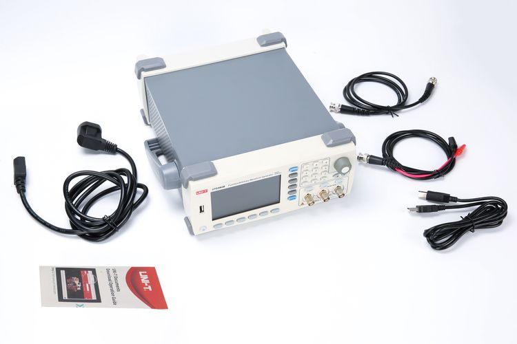 Funkcinis ir laisvos formos signalų generatorius, išplėstinės funkcijos, 60MHz; 2 kanalai, 16bit, 320 MSa/s,  UNI-T UTG2062B 6935750520628