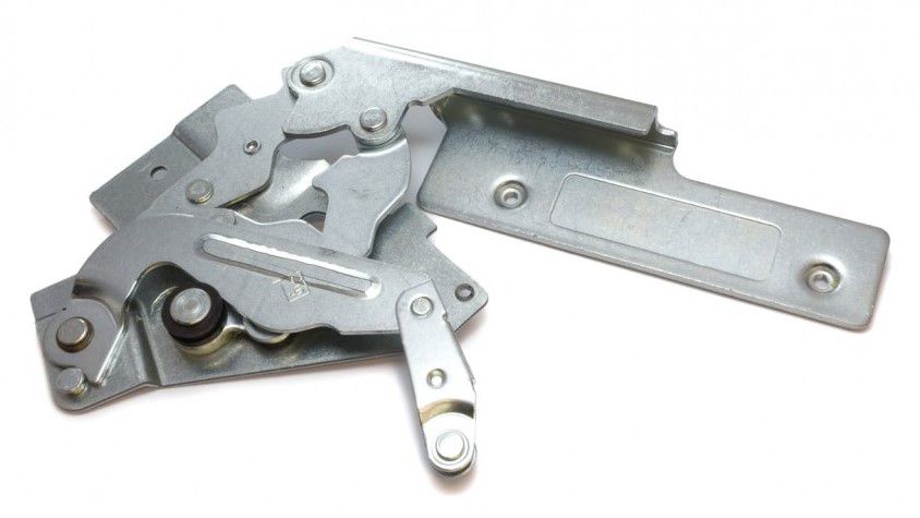 Durvju eņģes (labā pusē) 681330614 SMEG trauku mazgājamā mašīna W2-13223/SM