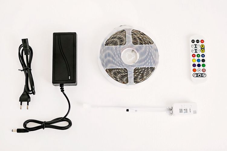 LED digitālo lentu komplekts ar barošanas bloku un kontrolieri 5m, 60LED / m, 14.4W / m, 12Vdc, RGB IC DIGITAL, IP65, TUYA WI-FI, komplektā 5m lenta WS2811-60RGB-SET 4772081004142