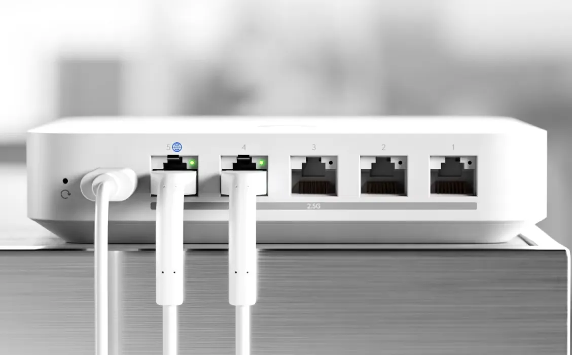 Ubiquiti UCG-MAX-EU | Gateway | 512 GB NVMe SSD, 4x 2.5G LAN, 1x 2.5G WAN, UBIQUITI UCG-MAX-EU 0810084697122