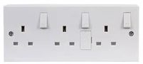 SWITCHED SOCKET 3 GANG - BACKBOX PELB1625
