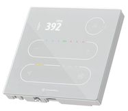 Stikla priekšējais sienas panelis ar TFT displeju, skārienpogas, temperatūras un mitruma sensoru. Komunikācija Modbus RTU vai BACnet MS/TP.